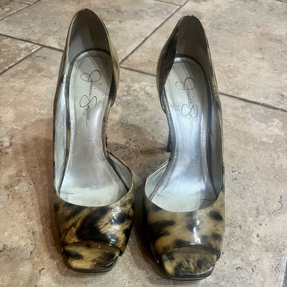Jessica Simpson, Brown/black tortoise print peek toe pumps size 8.5